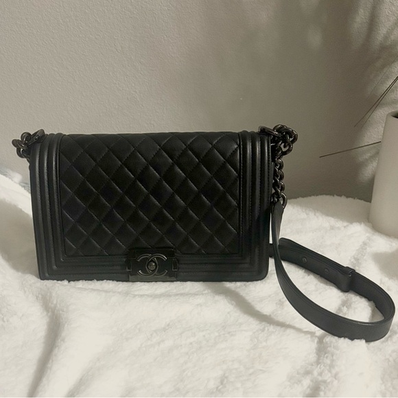 Chanel Caviar Quilted Medium Boy So Black - Picture 1 of 7